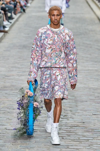 Look 15